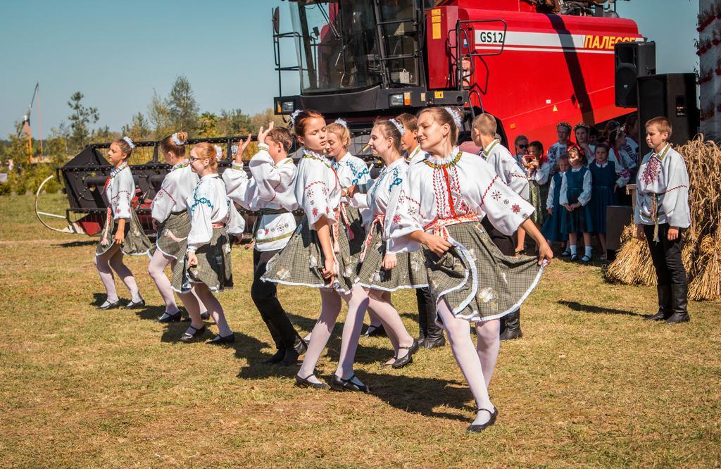 Отель Agrousadba Studinka Girsk Экстерьер фото